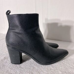 Old Navy Black Pebbled Faux Leather Pointed Toe Chunky Heel Ankle Boots 6